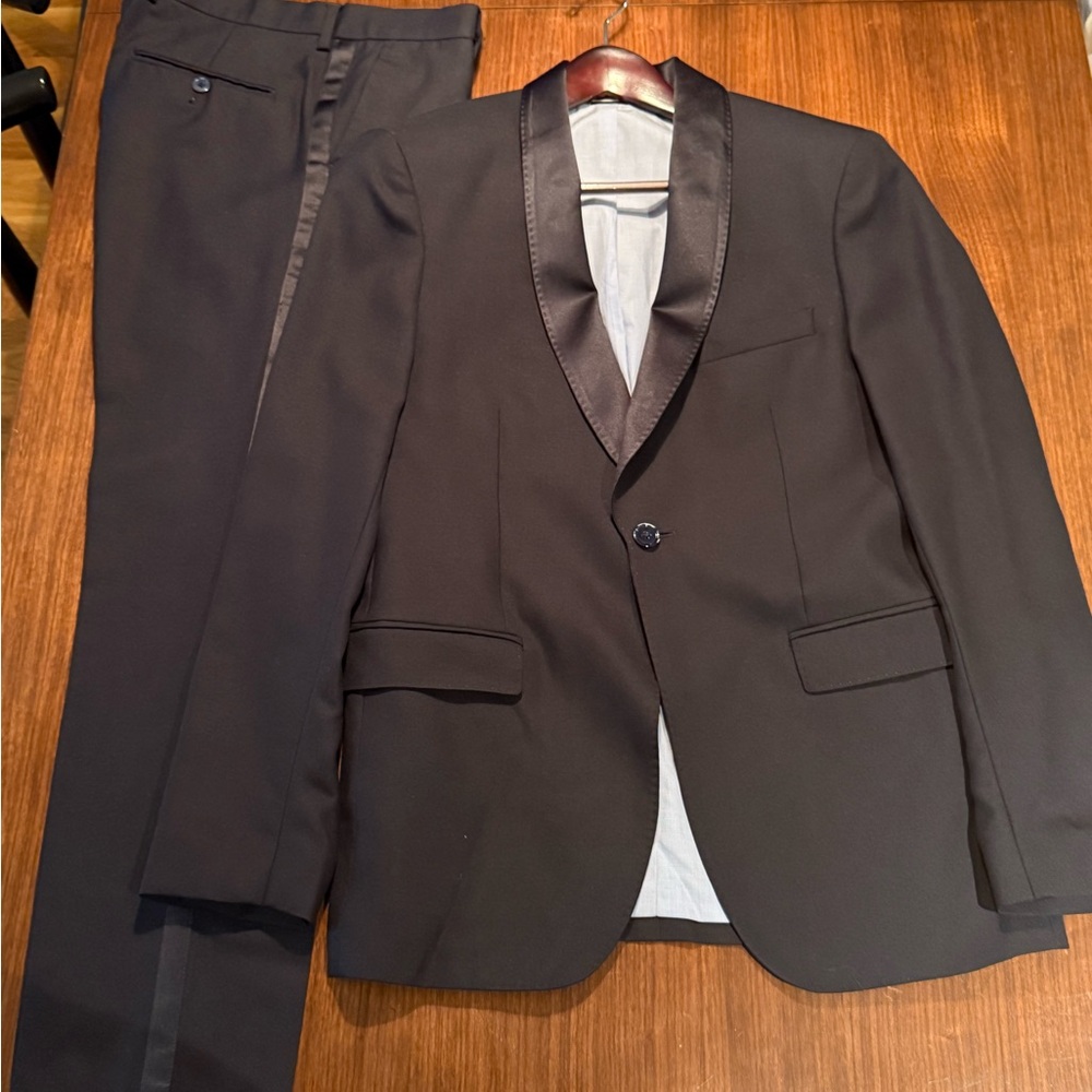 Navy shawl lapel tuxedo